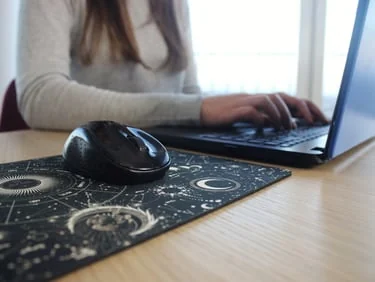 Travail de correction sur manuscrit